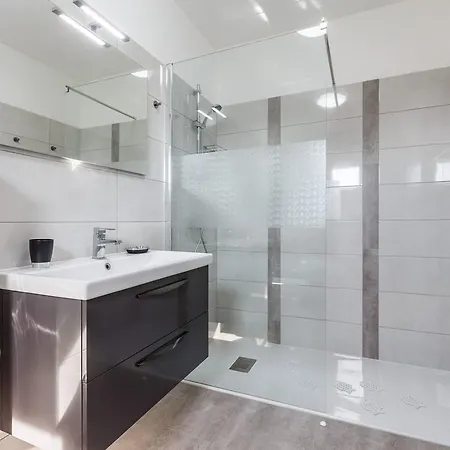 Elegant With Swimming Pool In Near Sea Villa *