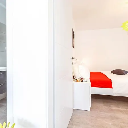 Villa Elegant With Swimming Pool In Near Sea