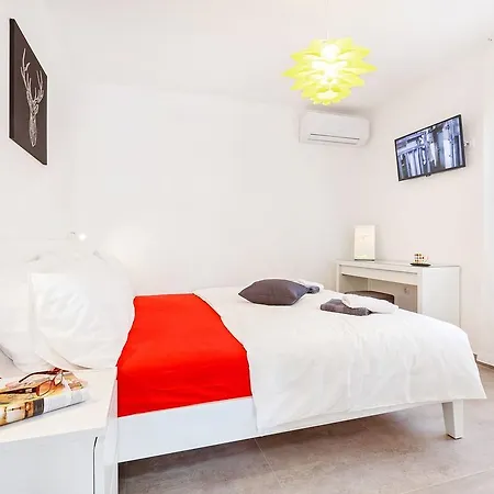 Elegant With Swimming Pool In Near Sea * Pula