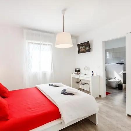 Villa Elegant With Swimming Pool In Near Sea