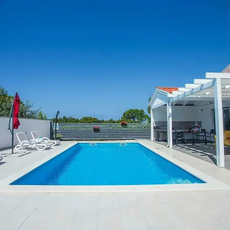 Elegant With Swimming Pool In Near Sea Villa *