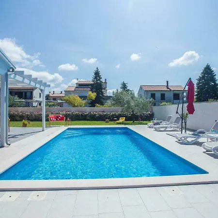 Elegant With Swimming Pool In Near Sea * Pula