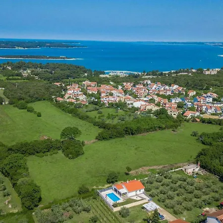 Elegant With Swimming Pool In Near Sea